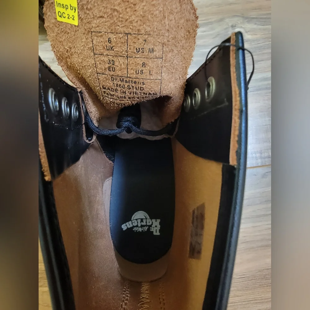 Dr. Martens 1460 STUD - Picture 8 of 11